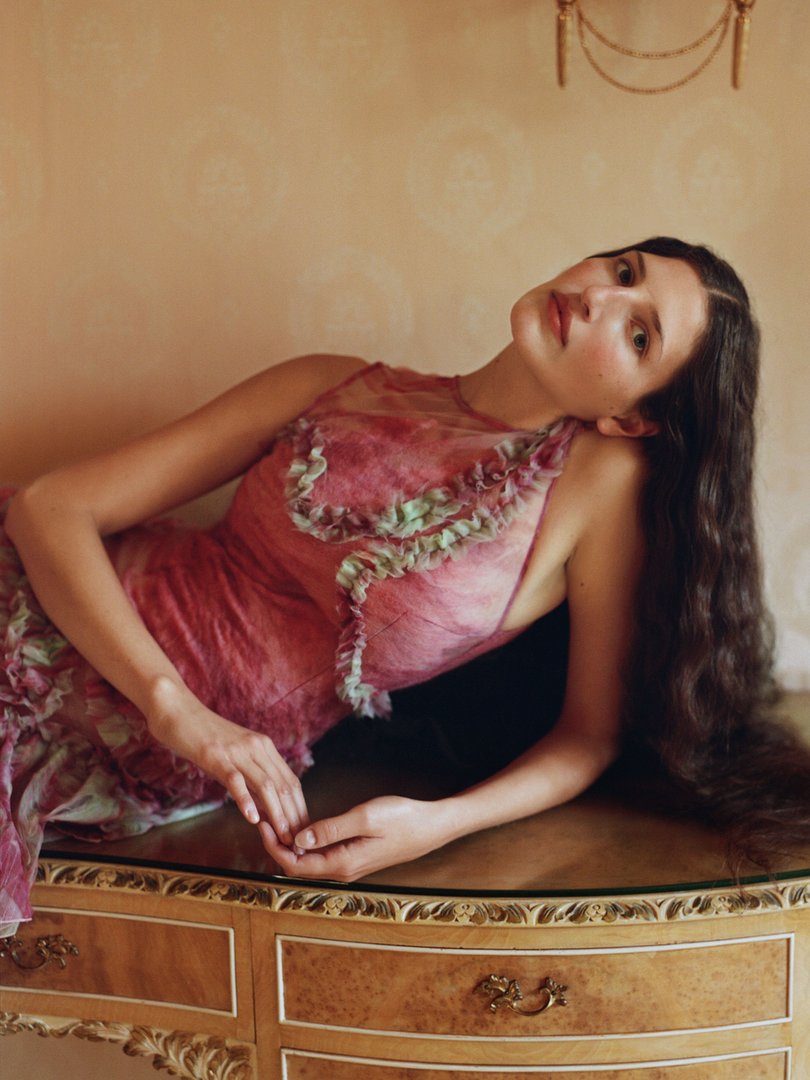 Flourishing Dress, reclining, a closer frame